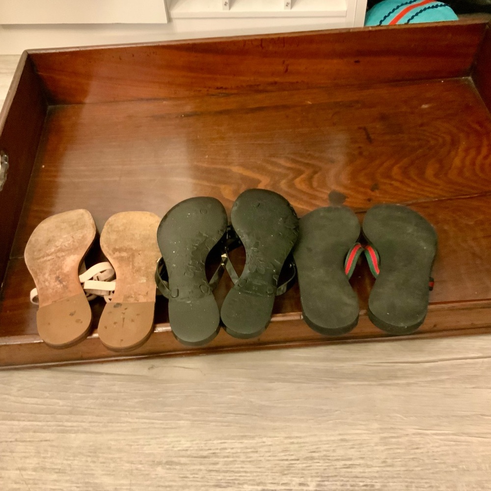 Gucci Black Flip Flops with Red and Green Straps - Picture 5 of 16